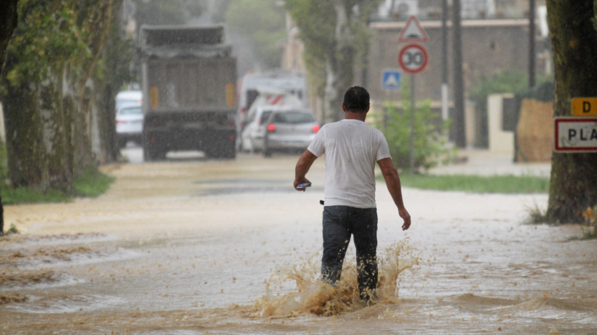 Συναγερμός από τις πλημμύρες στη νότια Γαλλία
